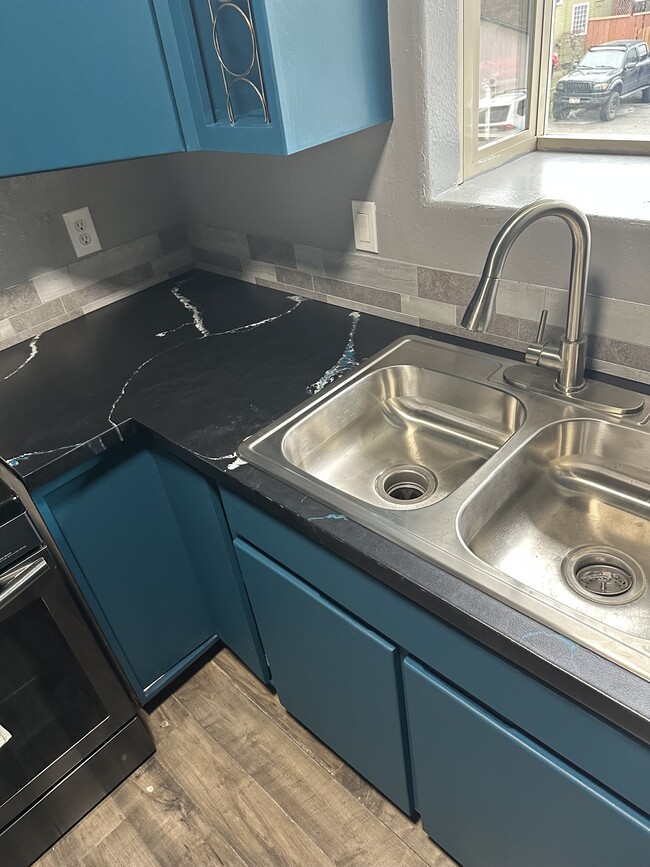 Building Photo - 524 Silcott Ct