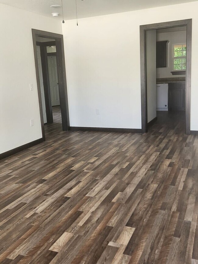 Building Photo - 2 Bedroom 2 bathroom