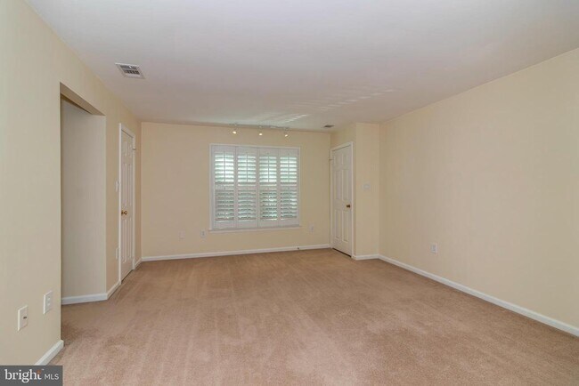 Building Photo - 7300 Scarlet Oak Ct