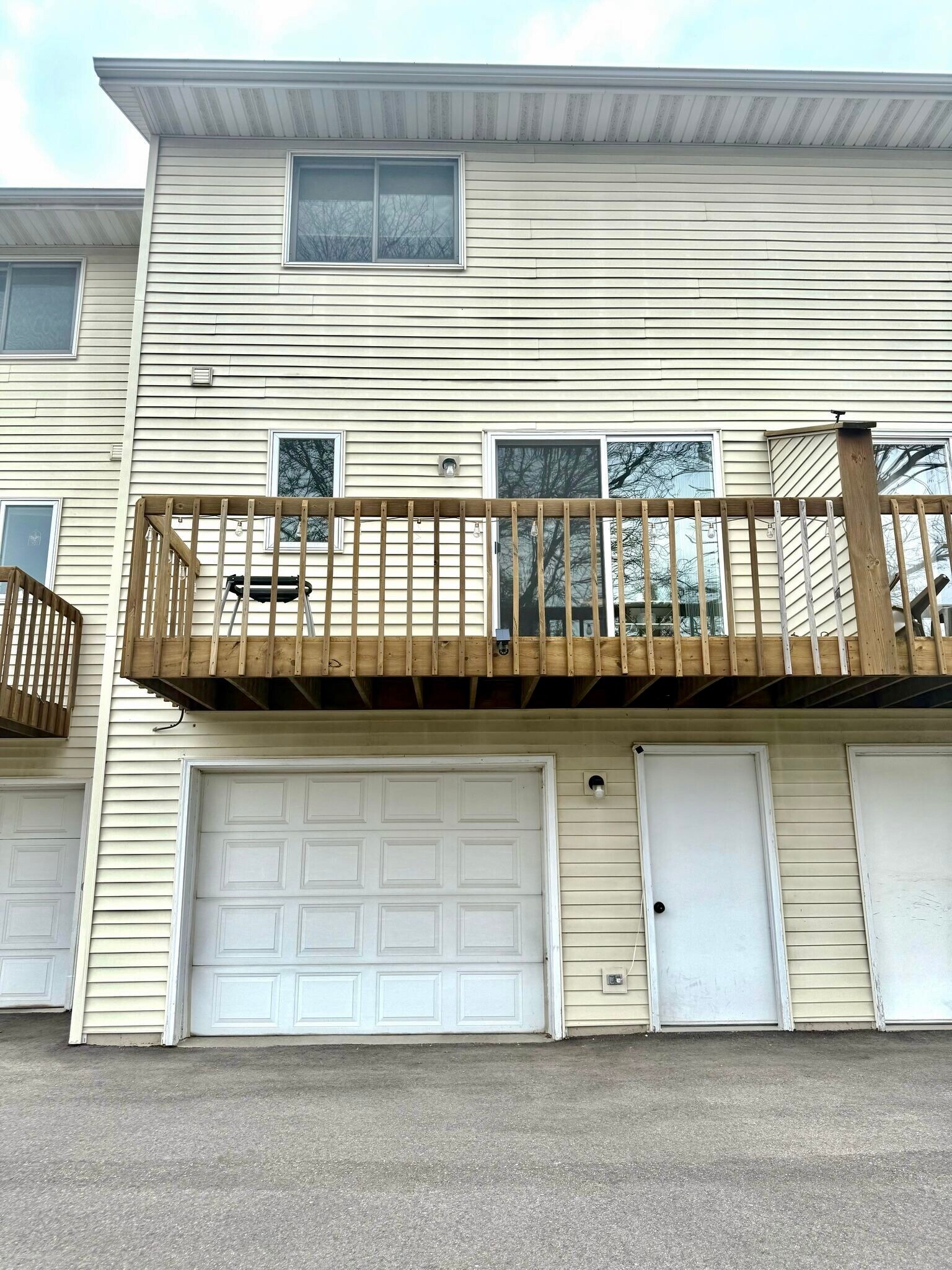 Building Photo - 710 Mesta Ln