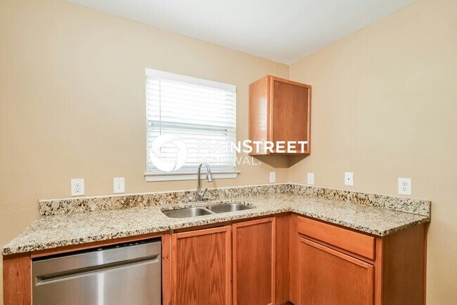 Building Photo - 4 Bedroom Pet-Friendly Home in Indianapoli...