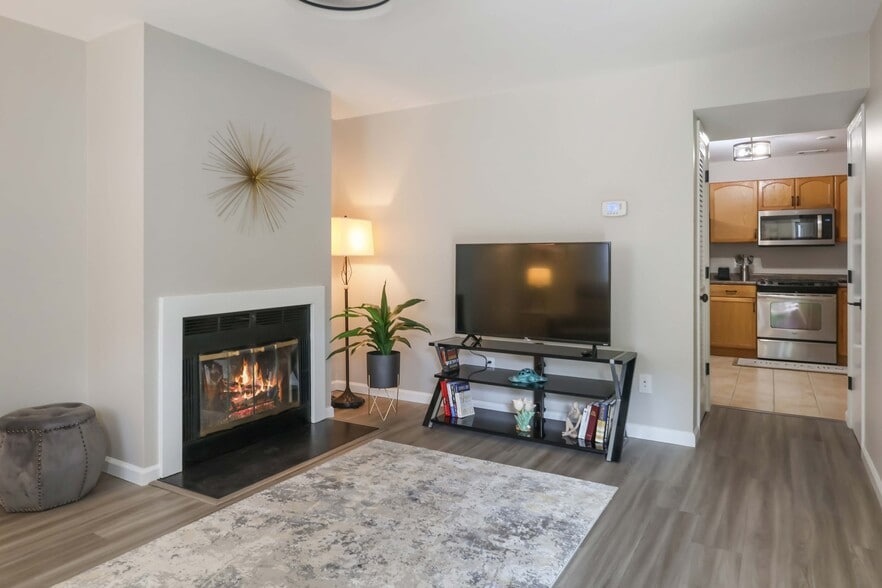 Building Photo - 105 Rhum Pl