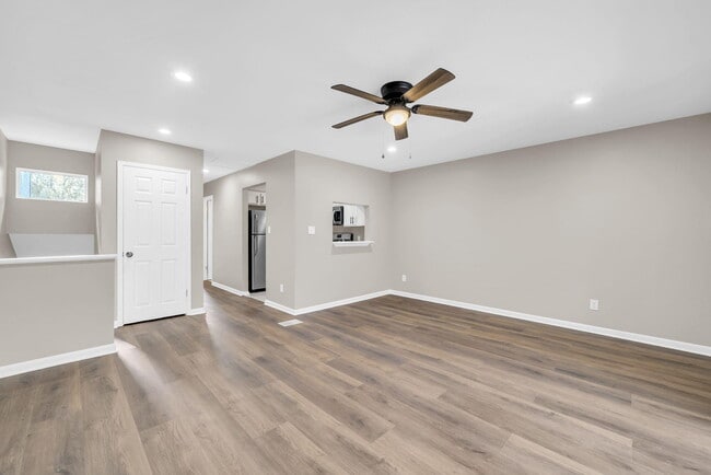 Building Photo - 200 White St