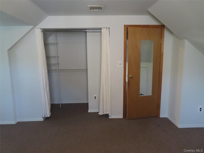 Building Photo - 120 Cerny Pl