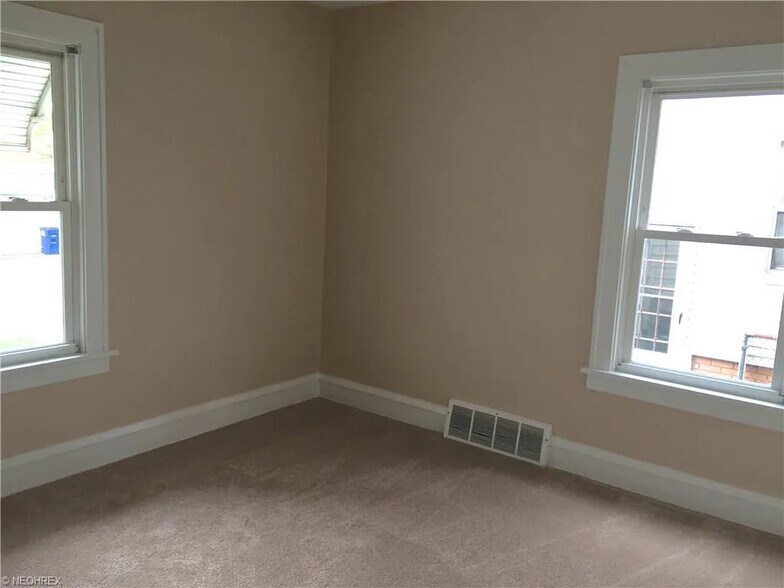 Perfect for an office - 1380 Webb Rd