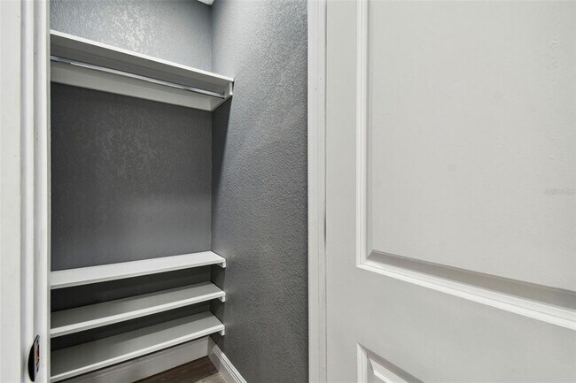 Building Photo - 6810 N Navin Ave