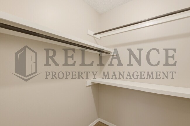 Building Photo - 5026 W Newell St