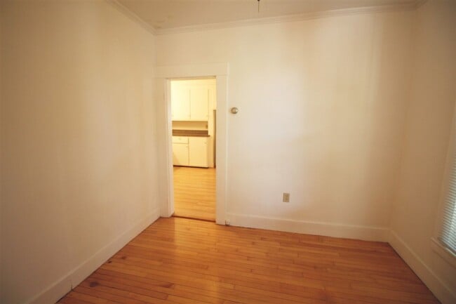 Building Photo - 12 Monroe St