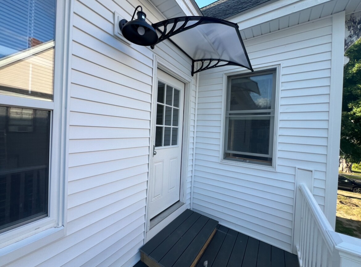 Building Photo - 10 Stark St