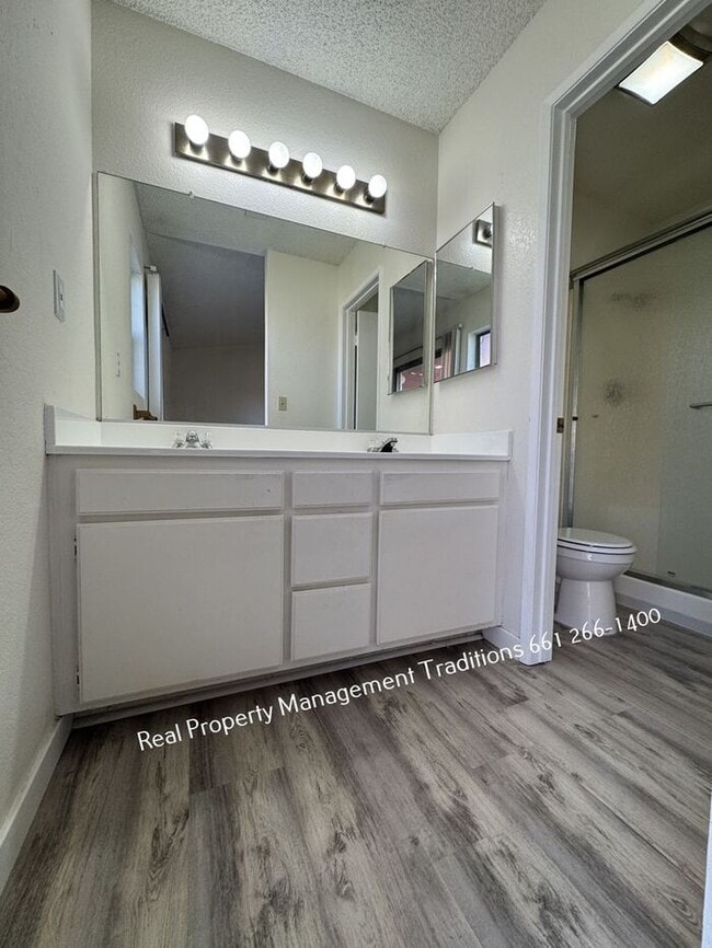 Building Photo - Great 4 + 2 in Rosamond!