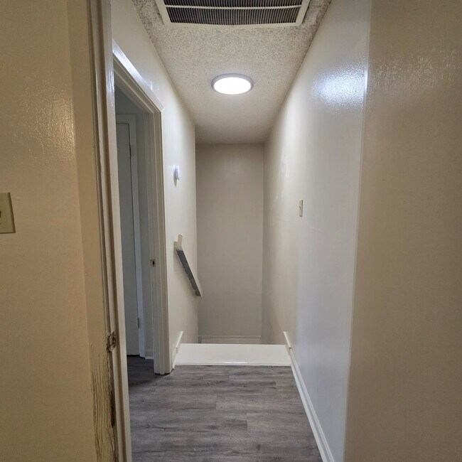 Building Photo - 8469 Governor Dr