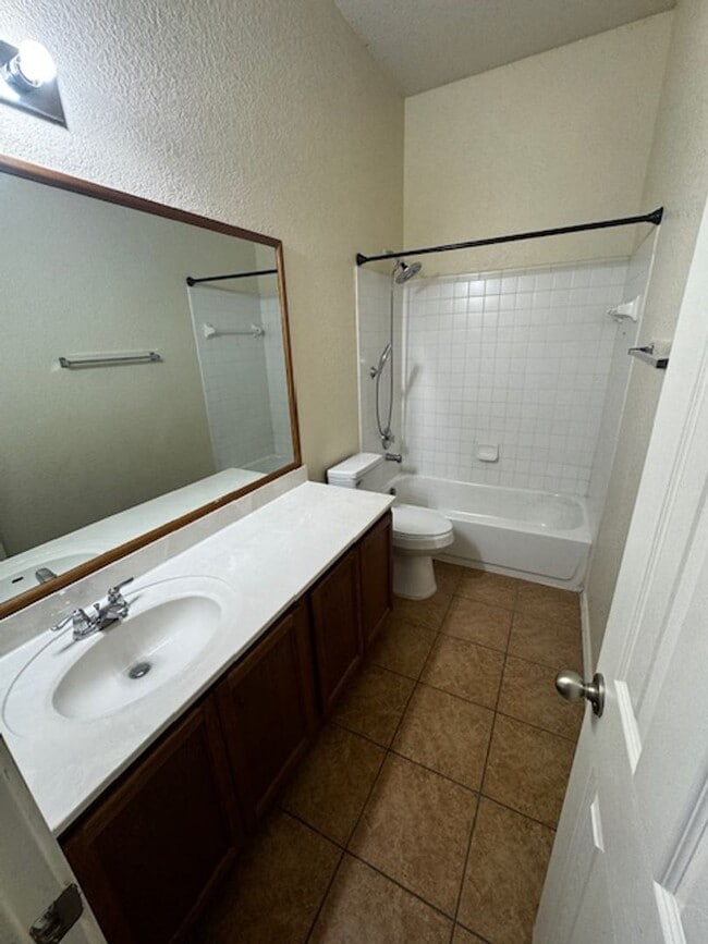 Building Photo - Spacious Updated One-Story Home in Northwest San Antonio