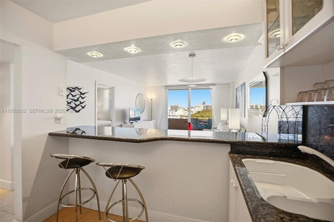 Building Photo - 465 Ocean Dr