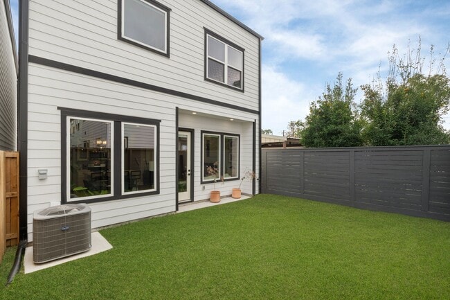 Building Photo - 5903 Wheatley Holw Ln