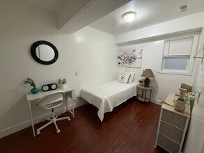 Building Photo - Affordable Private Girl room Downtown - Top Floor and Furnished