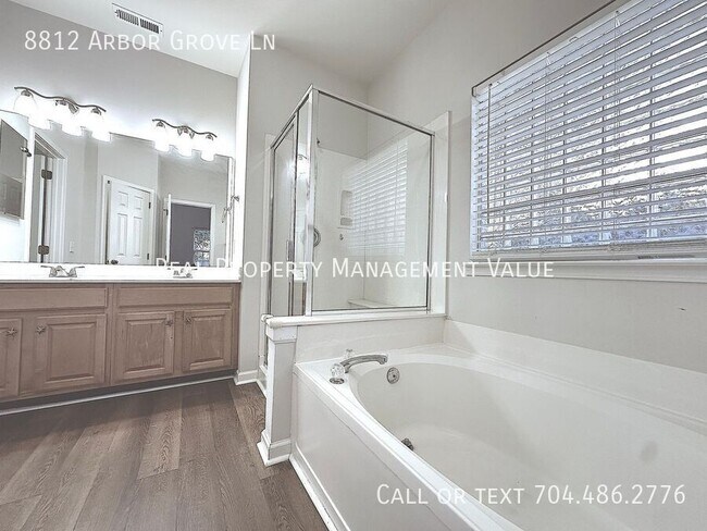 Building Photo - 8812 Arbor Grove Ln