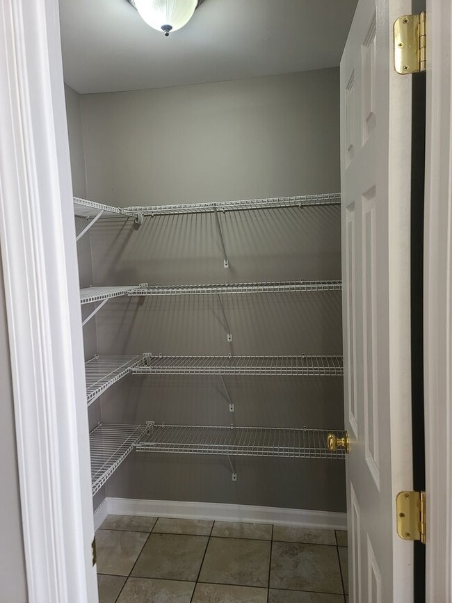 Building Photo - 3 Bedroom 2 1/2 bath Townhome for Rent in Waynesboro