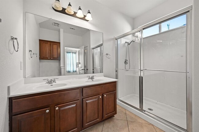 Building Photo - 2603 Kerri Strug Cove