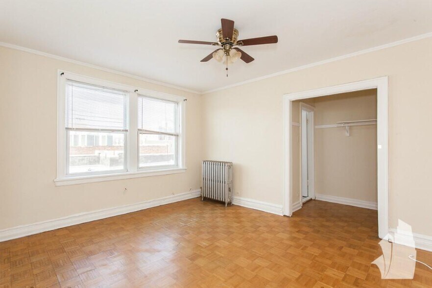 Building Photo - 711 W Belmont Ave