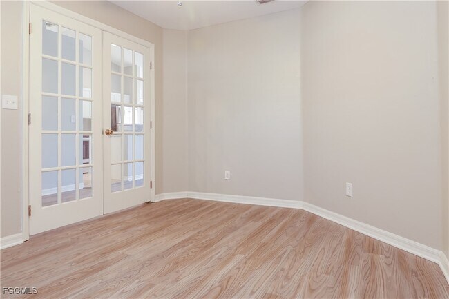 Building Photo - 308 NW 18th Ave