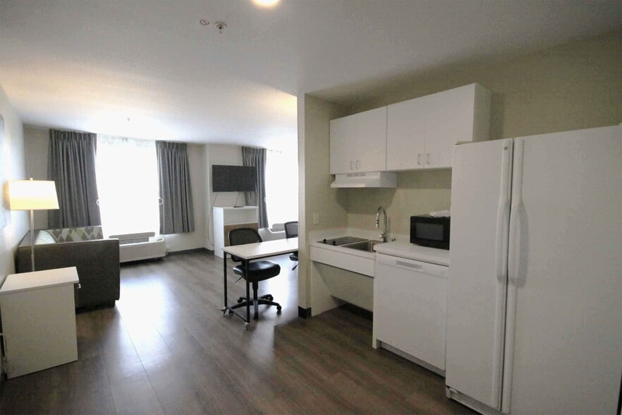 Building Photo - Furnished Studio-Albuquerque - Rio Rancho Blvd.