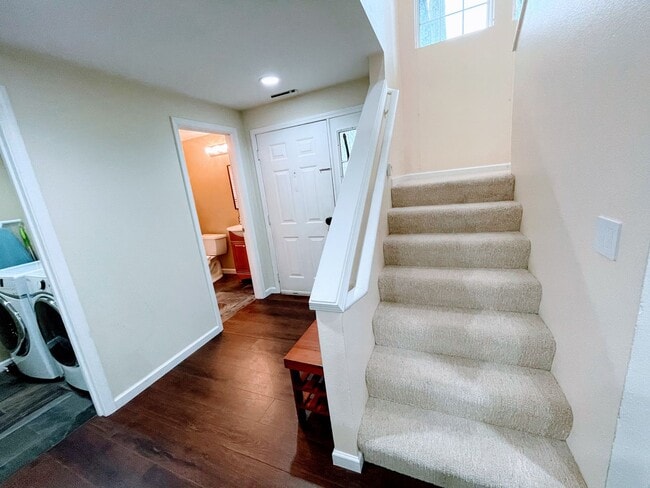 Building Photo - Exquisite Home with 3 Bed and 2.5 Bath in ...