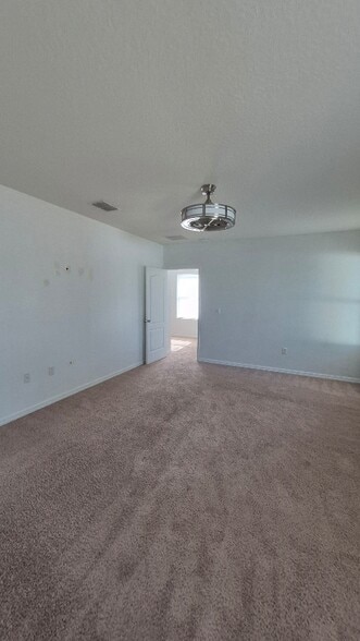 Building Photo - 136 Tracy Cir