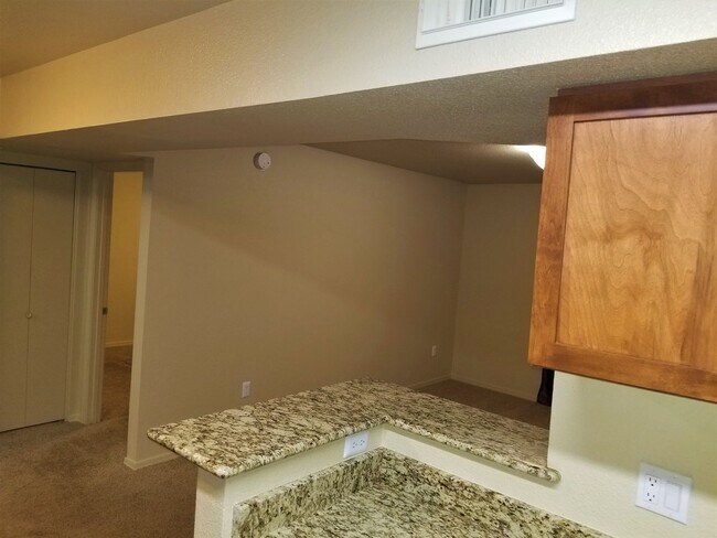 Building Photo - Upgraded West-Flagstaff Condo in the Arbors - 2 Bed, 2 Bath - NO Students & NO Pets! - Avail. NOW!!