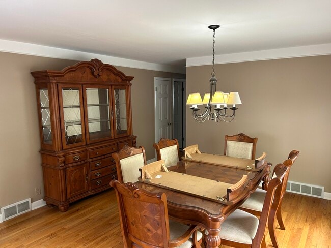 Building Photo - 1354 Catalpa Dr