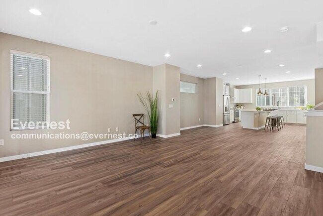 Building Photo - 8970 Southurst St