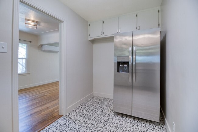 Building Photo - Remodeled La Loma Bungalow!