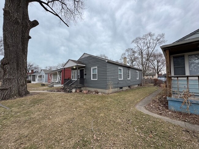 Building Photo - Move-In Ready Rental with Detached Garage