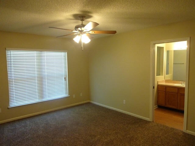 Building Photo - 785 Port Wine Ln