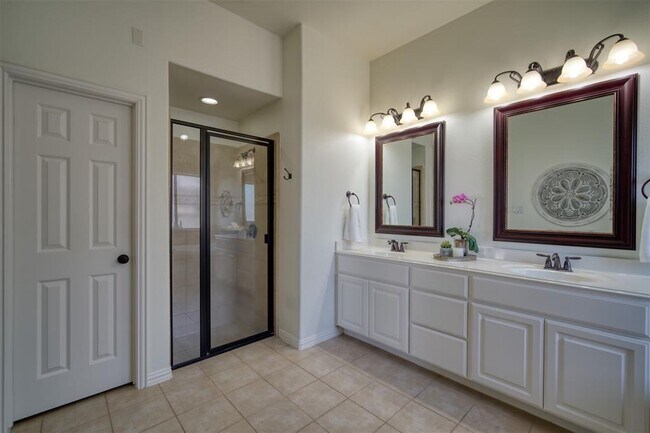 Building Photo - 203 N Vershire Cir