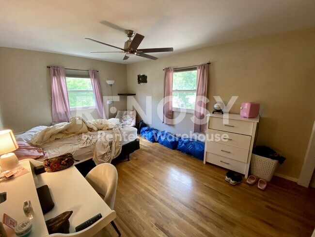 Building Photo - Beautiful 4 Bed 2 Bath near CSU