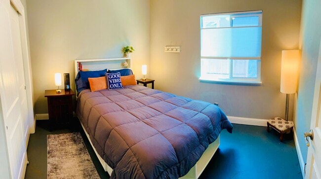 Building Photo - Beautiful 4 bedroom 2 bath custom home