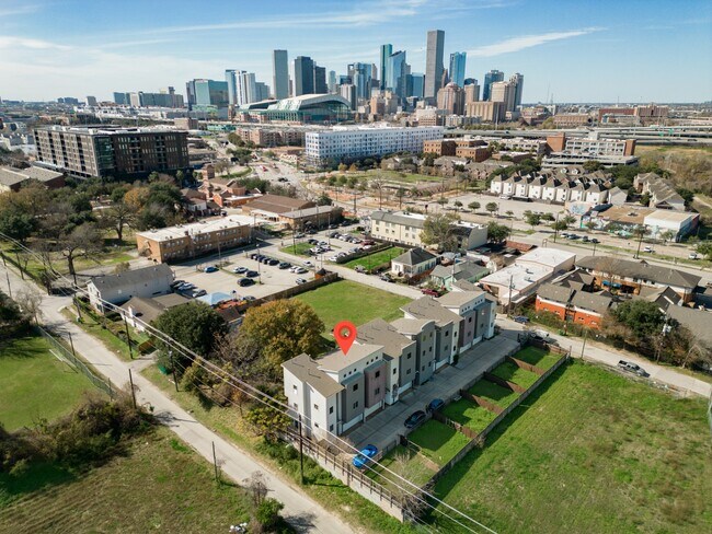 Building Photo - 318 McAlpine St