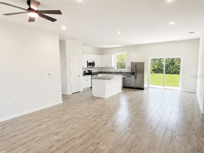 Building Photo - 15010 Community Ave
