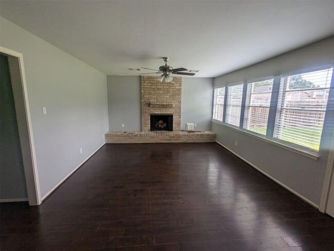 Building Photo - MOVE-IN READY 4 BED/ 2.5 BATH HOME IN MIDD...