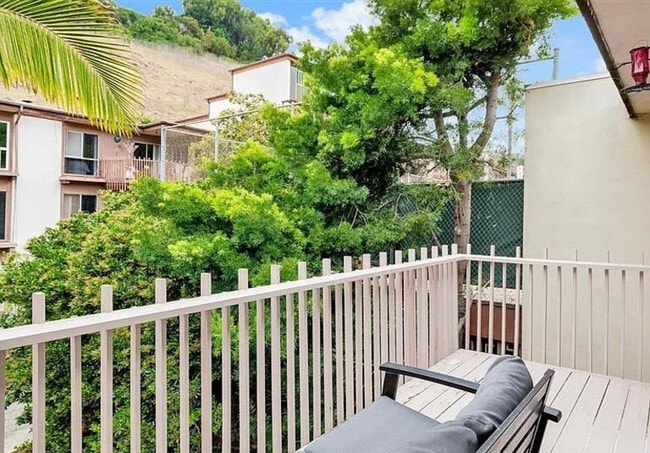 Building Photo - 2622 Torrey Pines Rd