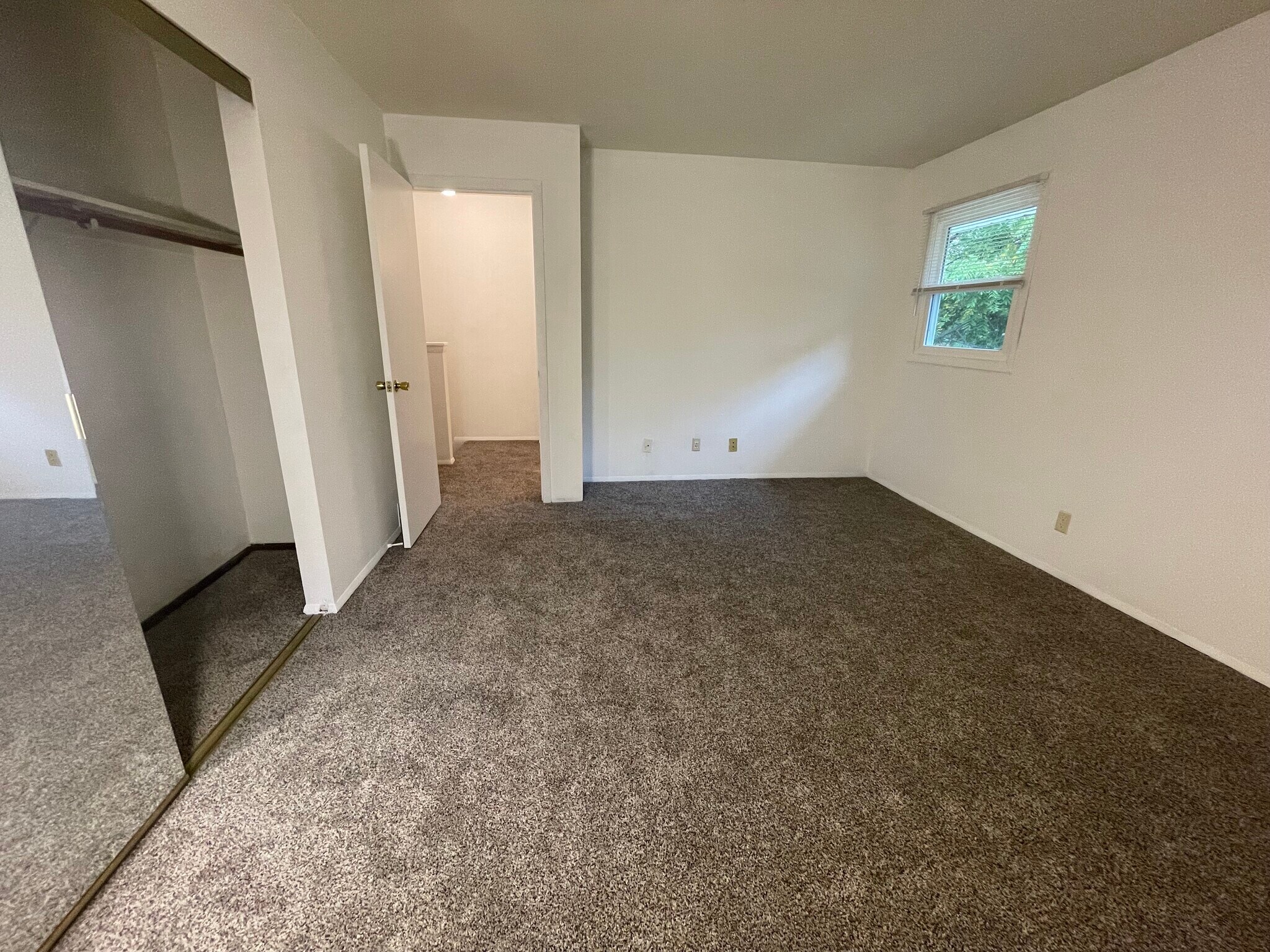 Building Photo - 831 Badger Ln