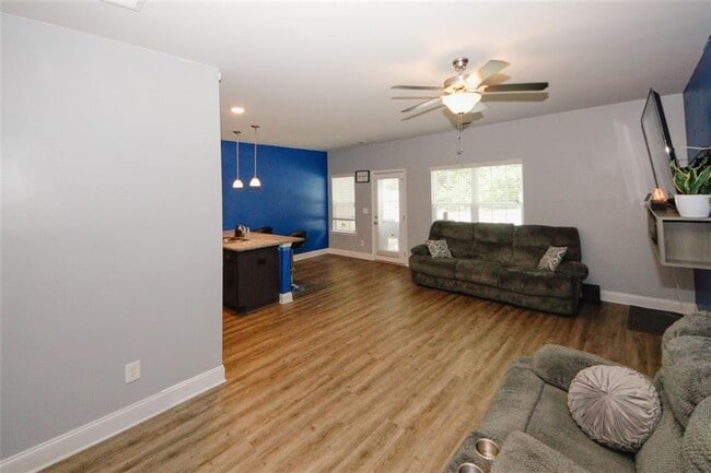 Building Photo - 10162 Benton Woods Dr