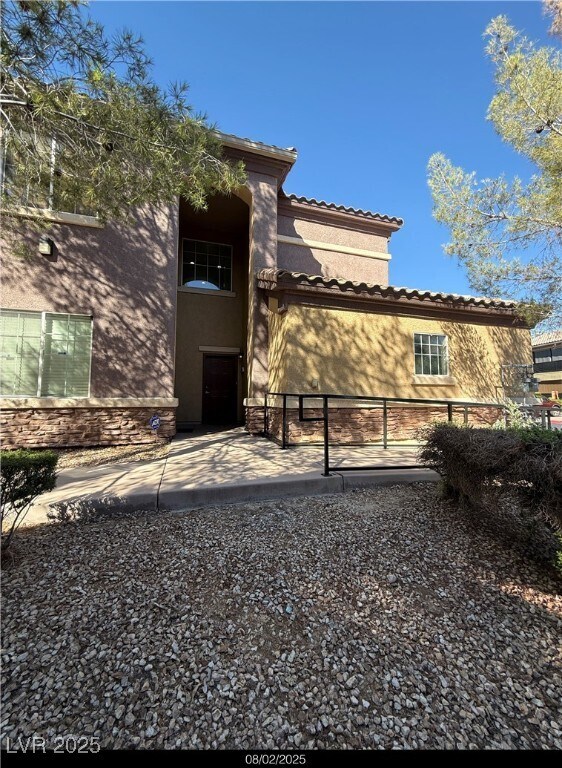 Building Photo - 6868 Sky Pointe Dr