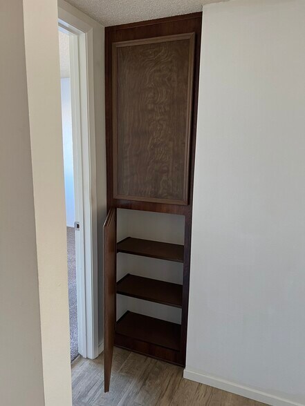 Building Photo - 1931 Nuevo St