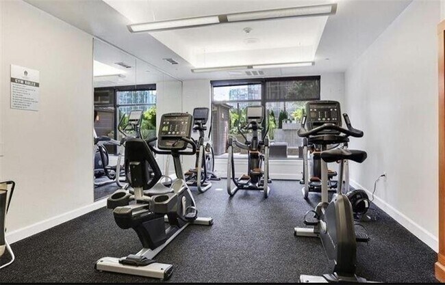 Building Photo - 3445 Stratford Rd NE