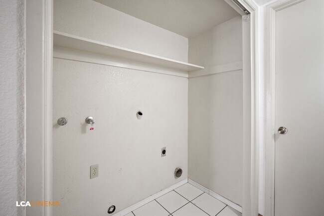 Building Photo - 3521 Starwood Ln