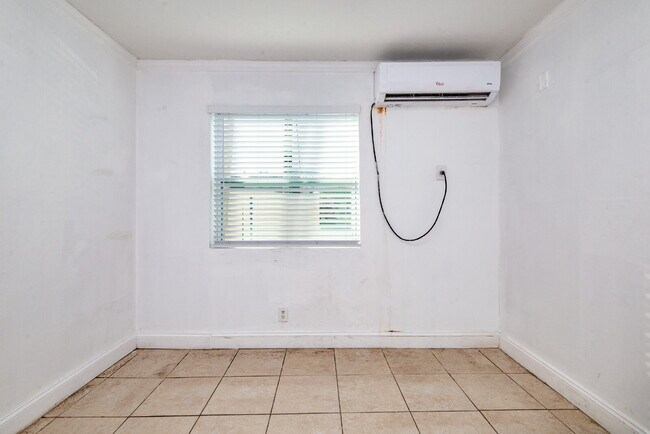 Building Photo - Bright & Modern 1-Bedroom Apartment in Pri...