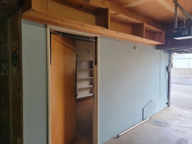 Building Photo - 485 Redwood Way