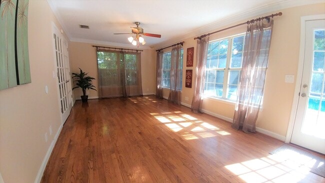 Building Photo - Large Executive Beauclerc Pool Home