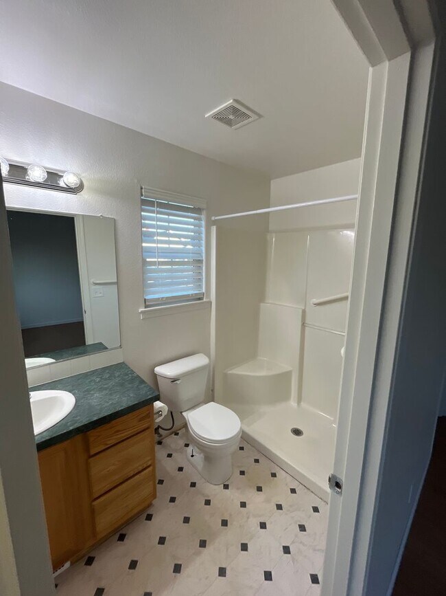 Building Photo - Fontana Duplexes